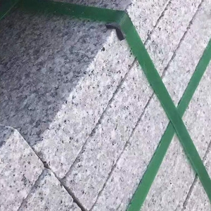 白銹石